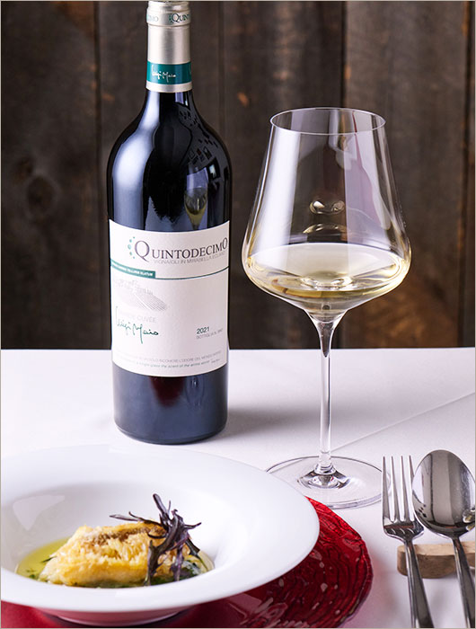 鱗焼きと白ワイン